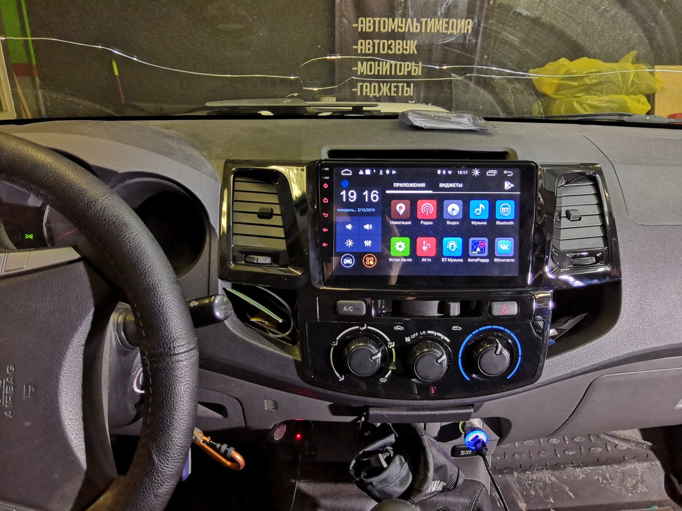 Штатная магнитола для Toyota HiLux 2011-2015 - Parafar PF062XHD/AC на Android 9.0, 8-ЯДЕР, 4ГБ-64ГБ, встроенным 4G модемом и DSP Штатная магнитола для Toyota HiLux 2011-2015 - Parafar PF062XHD/AC на Android 9.0, 8-ЯДЕР, 4ГБ-64ГБ, встроенным 4G модемом и DSP