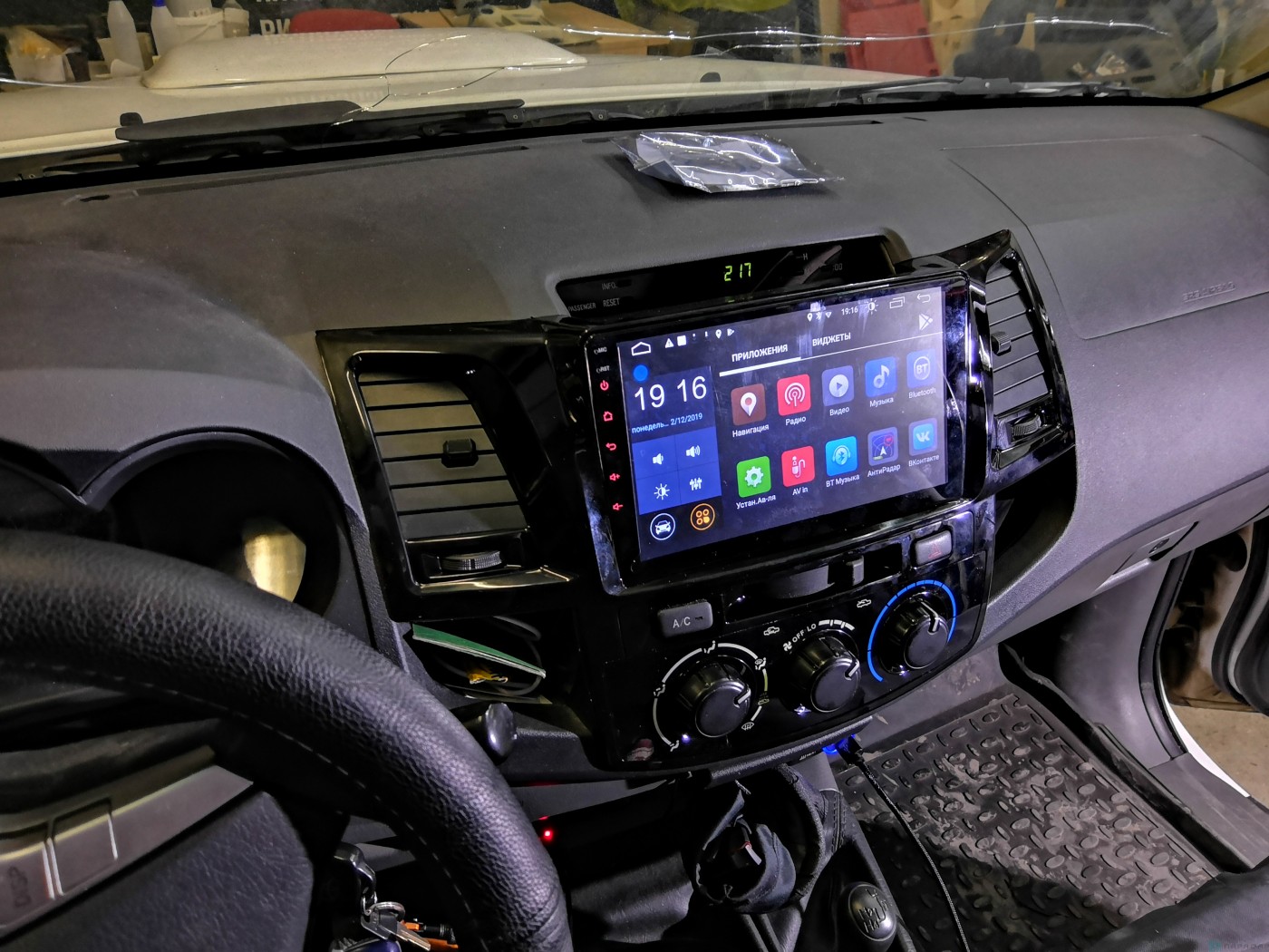 Штатная магнитола для Toyota HiLux 2011-2015 - Parafar PF062XHD/AC на Android 9.0, 8-ЯДЕР, 4ГБ-64ГБ, встроенным 4G модемом и DSP Штатная магнитола для Toyota HiLux 2011-2015 - Parafar PF062XHD/AC на Android 9.0, 8-ЯДЕР, 4ГБ-64ГБ, встроенным 4G модемом и DSP